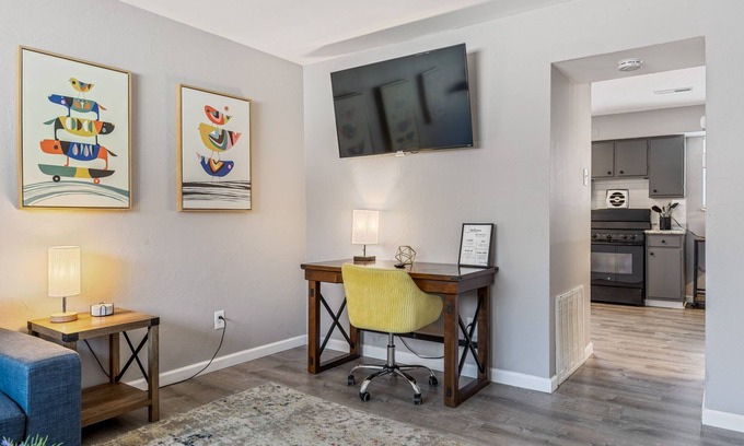 St. Charles House | 2 Bed Townhome w/Backyard and Laundry by StayLage