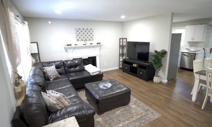 Bynum House | 2 BED, Tv, Moroccan Style, kids essentials, Walk to Golf, close to shopping