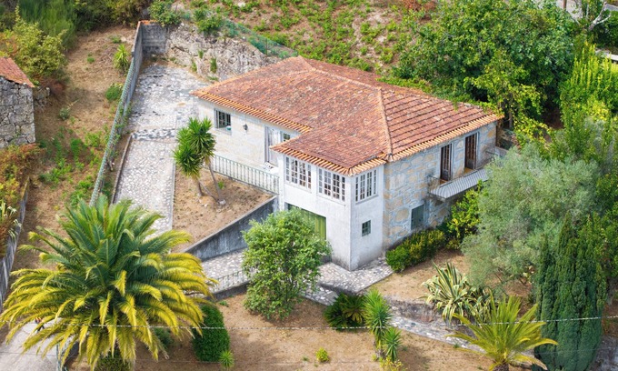 Tarouquela Cottage | 2-bedr. farm with garden near Praia Fluvial and Cinfães in Tarouquela/With key safe