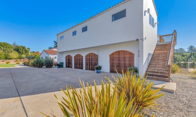Soquel Apartment | 2 Bedroom 1.5 Bathroom. Fully furnished. With Pool and Hot Tub Access.