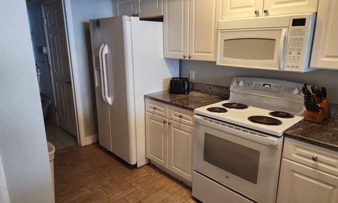 Panama City Beach Resort | 2 bedroom 2 bathroom Condo Emerald beach 2430nFree" 2 Beach chairs & 1 umbrella!