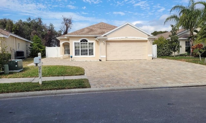 Key Vista House | 2 bedroom 2 bath home close to restaurants, shopping, parks and beaches.