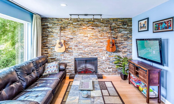 North Capitol Condo | 2 Bedroom, 2 Bath Riverfront View★WALK to Downtown