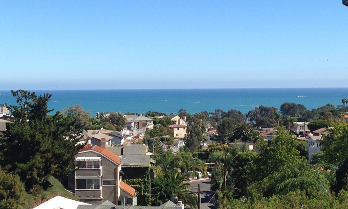 Lantern District House | 2 Bedroom 2 Bath Sleeps 6 Walk to Beach PCH free parking, dog friendly