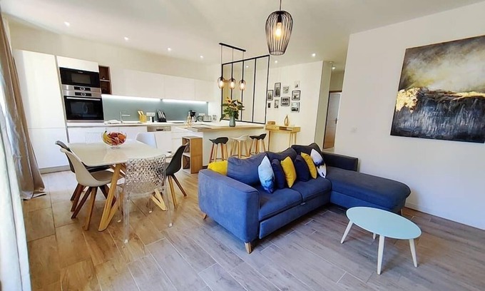 Gambetta Apartment | 2 bedroom, 4-6 pers., 5min to the beach, wifi, AC