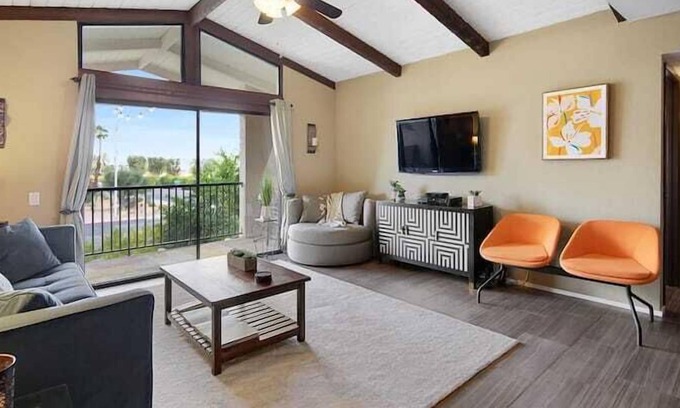 El Mirador Apartment | 2 Bedroom 651221 by Houzlet