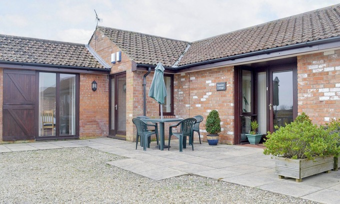 Lympsham Cottage | 2 bedroom accommodation in Lympsham, near Weston-super-Mare