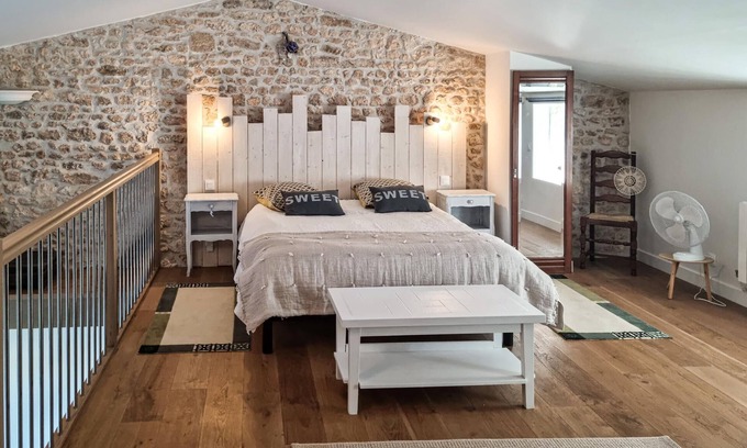 Saint-Just-Luzac House | 2 bedroom accommodation in Saint-Just-Luzac