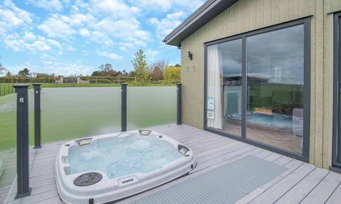 Shepton Mallet Ski Chalet | 2 bedroom accommodation in Midsomer House, East Compton