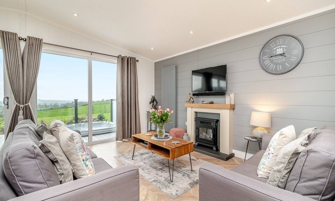 Shepton Mallet Ski Chalet | 2 bedroom accommodation in Midsomer House, East Compton