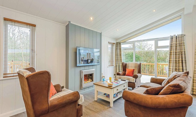 Holton Heath Ski Chalet | 2 bedroom accommodation in Holton Heath