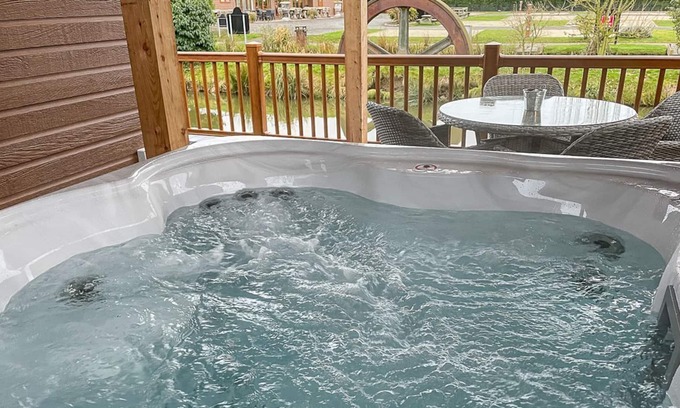 Caistor Cabin | 2 bedroom accommodation in Caistor, Market Rasen