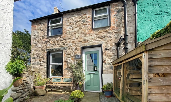 Dwygyfylchi Cottage | 2 bedroom accommodation in Penmaenmawr, near Conwy