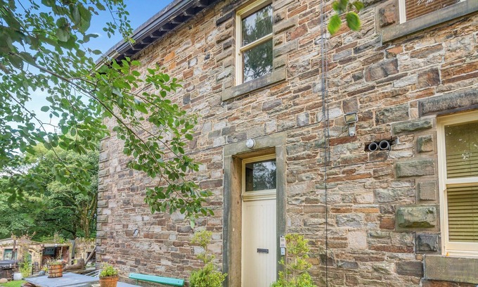 Accrington Cottage | 2 bedroom accommodation in Accrington