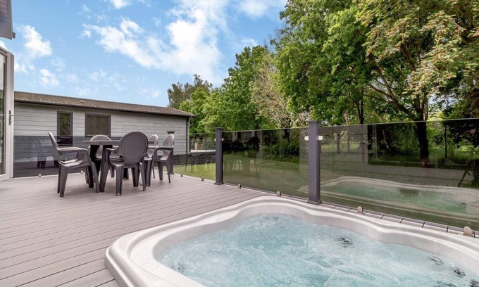 Earls Colne Ski Chalet | 2 bedroom accommodation in Earls Colne, Colchester