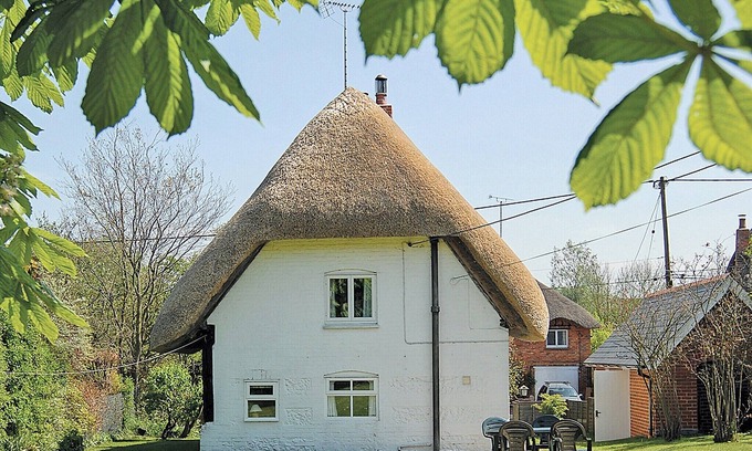 Collingbourne Kingston Cottage | 2 bedroom accommodation in Aughton, near Marlborough