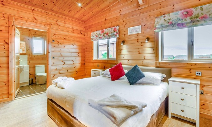 Hollym Ski Chalet | 2 bedroom accommodation in Withernsea
