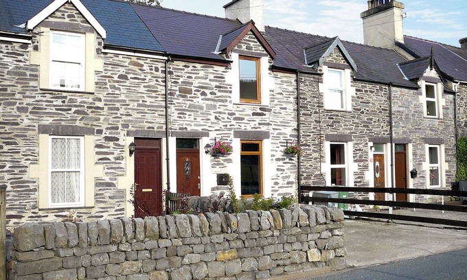 Caernarfon Cottage | 2 bedroom accommodation in Waunfawr, near Caernarfon
