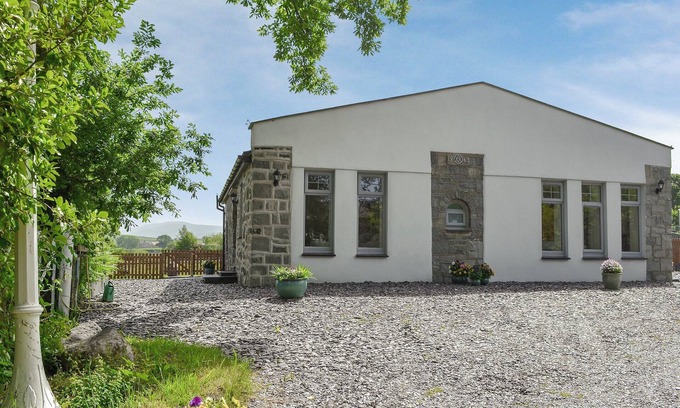 Caernarfon Cottage | 2 bedroom accommodation in Pontllyfni, near Caernarfon