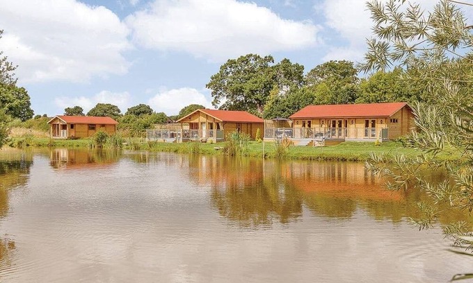 Welsh Frankton Ski Chalet | 2 bedroom accommodation in Ellesmere
