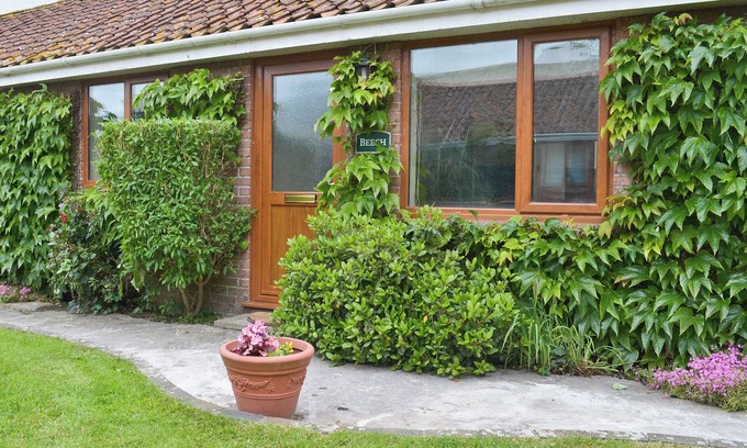 East Huntspill Cottage | 2 bedroom accommodation in East Huntspill, near Highbridge