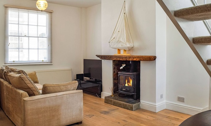 Waterloo Cottage | 2 bedroom accommodation in Crosby, near Liverpool