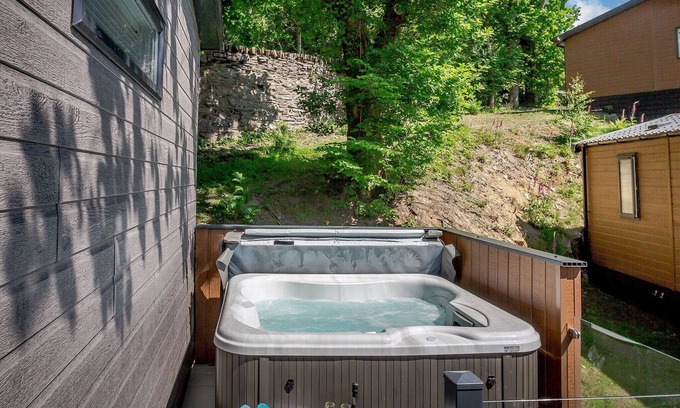 Bethesda Cabin | 2 bedroom accommodation in Snowdonia