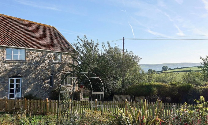 Axbridge Cottage | 2 bedroom accommodation in Weare, near Axbridge