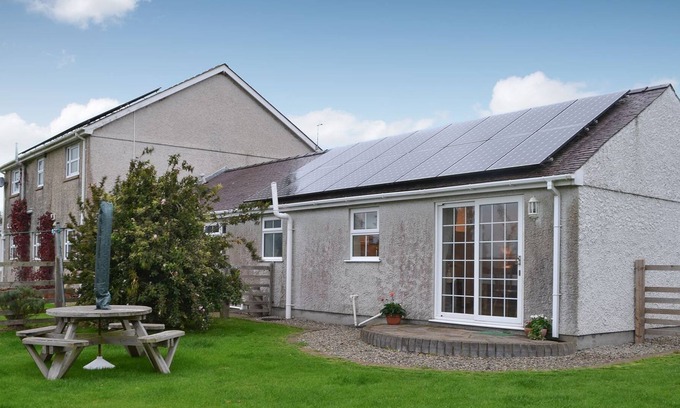 Bodorgan Cottage | 2 bedroom accommodation in Cerrig Ceinwen, near Llangefni