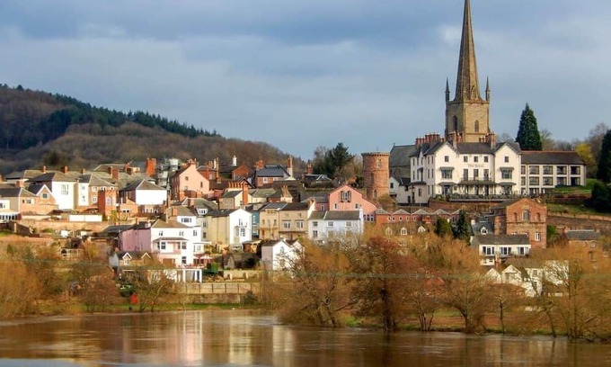Coleford Ski Chalet | 2 bedroom accommodation in Coleford, Forest oF Dean