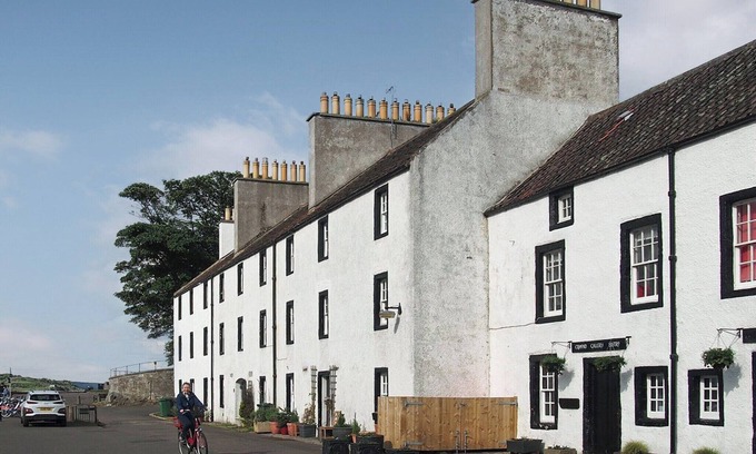 Cramond Cottage | 2 bedroom accommodation in Cramond Village, Edinburgh