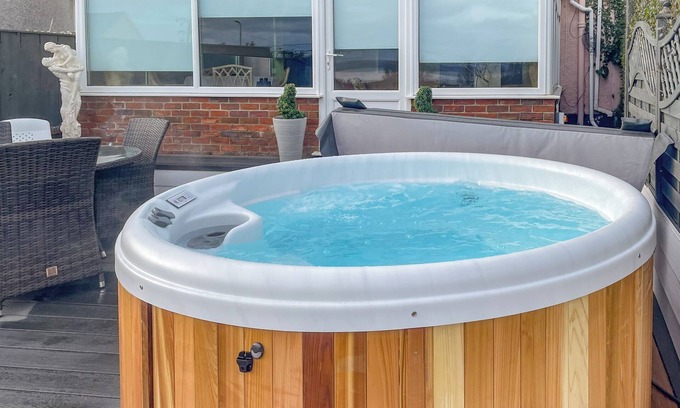 Llanelli Cottage | 2 bedroom accommodation in Pwll, near Llanelli