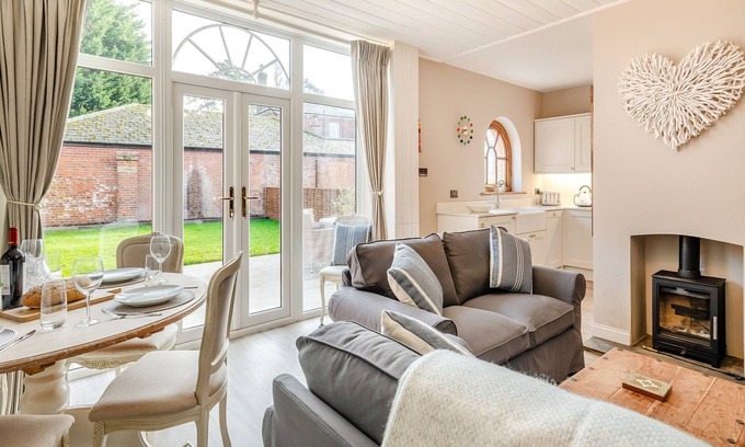 Tunstead Cottage | 2 bedroom accommodation in Tunstead