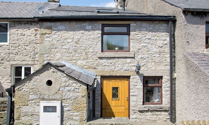 Peak District Cottage | 2 bedroom accommodation in Bradwell