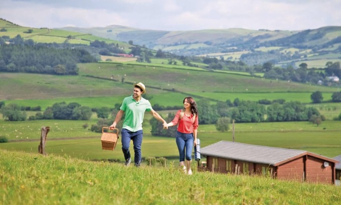 Caersws Ski Chalet | 2 bedroom accommodation in Llandinam, Powys