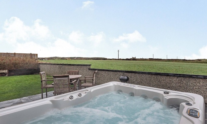 Holyhead Cottage | 2 bedroom accommodation in Penrhos Feilw, near Trearddur Bay