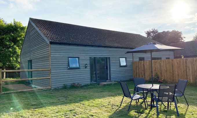 Irstead Cottage | 2 bedroom accommodation in Sutton, near Stalham