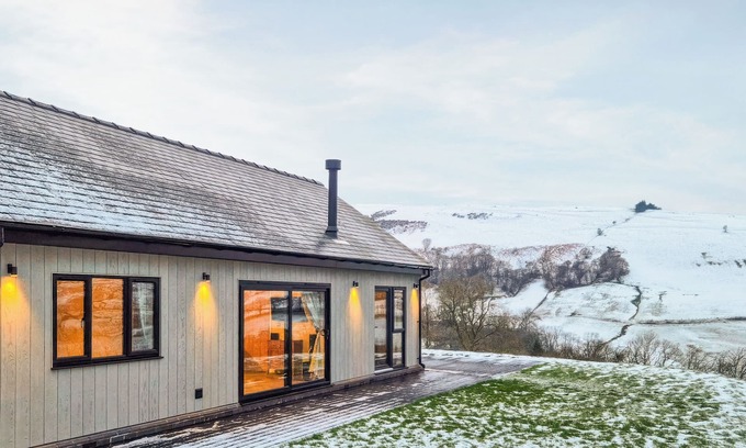 Newtown Cottage | 2 bedroom accommodation in Mochdre,Newtown