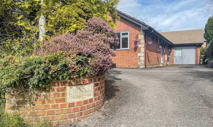 Bere Regis Cottage | 2 bedroom accommodation in Shitterton, near Bere Regis
