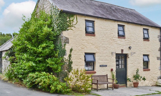 Whitland Cottage | 2 bedroom accommodation in Llandewi Velfrey, near Narberth