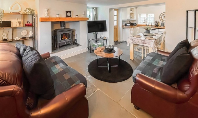 Maltby le Marsh Cottage | 2 bedroom accommodation in Maltby Le Marsh, near Mablethorpe