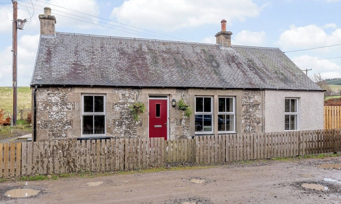 Biggar Cottage | 2 bedroom accommodation in Biggar