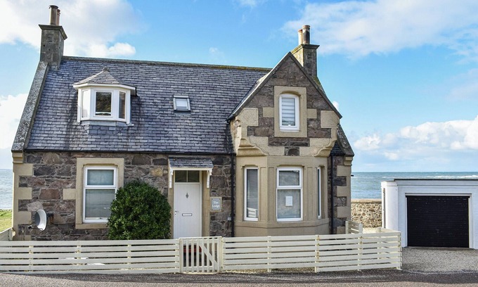Buckie Cottage | 2 bedroom accommodation in Strathlene, near Buckie