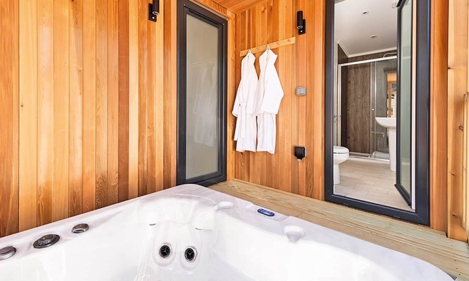 Laceby Cabin | 2 bedroom accommodation in Laceby
