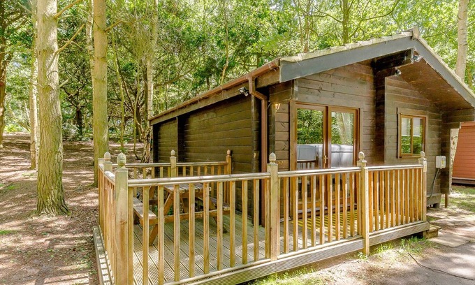 Edwinstowe Cabin | 2 bedroom accommodation in Sherwood Forest, Rufford