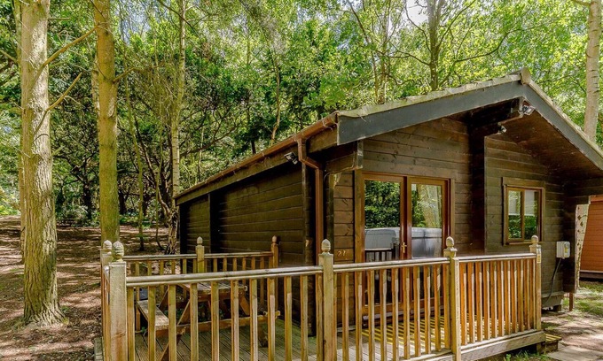 Edwinstowe Cabin | 2 bedroom accommodation in Sherwood Forest, Rufford