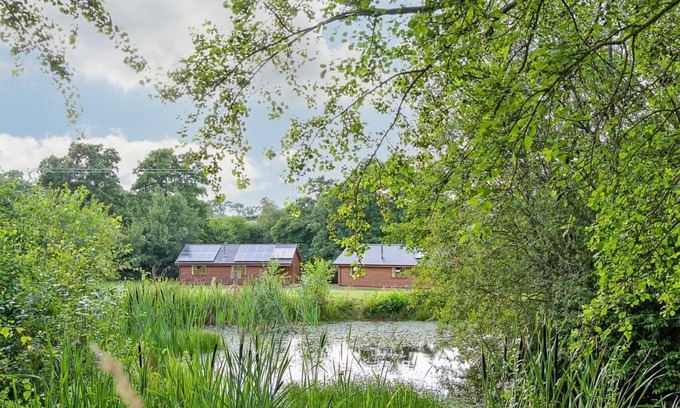Kilcot Ski Chalet | 2 bedroom accommodation in Kilcot, Newent