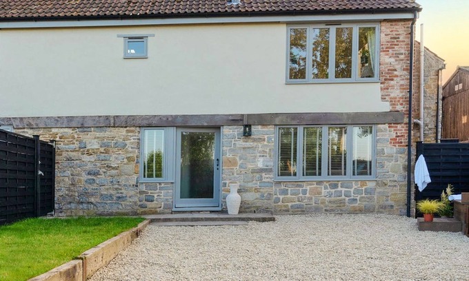 Muchelney Cottage | 2 bedroom accommodation in Stathe