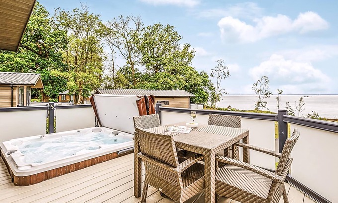 Ryde Ski Chalet | 2 bedroom accommodation in Wootton, Nr Cowes