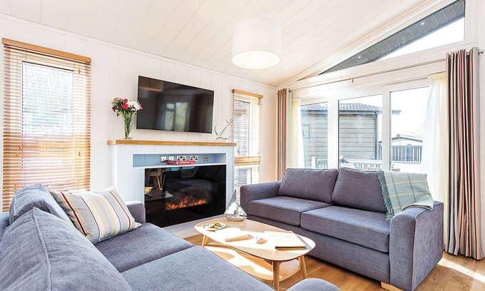 Ryde Ski Chalet | 2 bedroom accommodation in Wootton Bridge, Nr Cowes